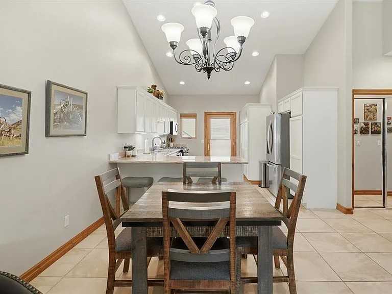 1135 Park Ave #804 - Photo 4 of 19