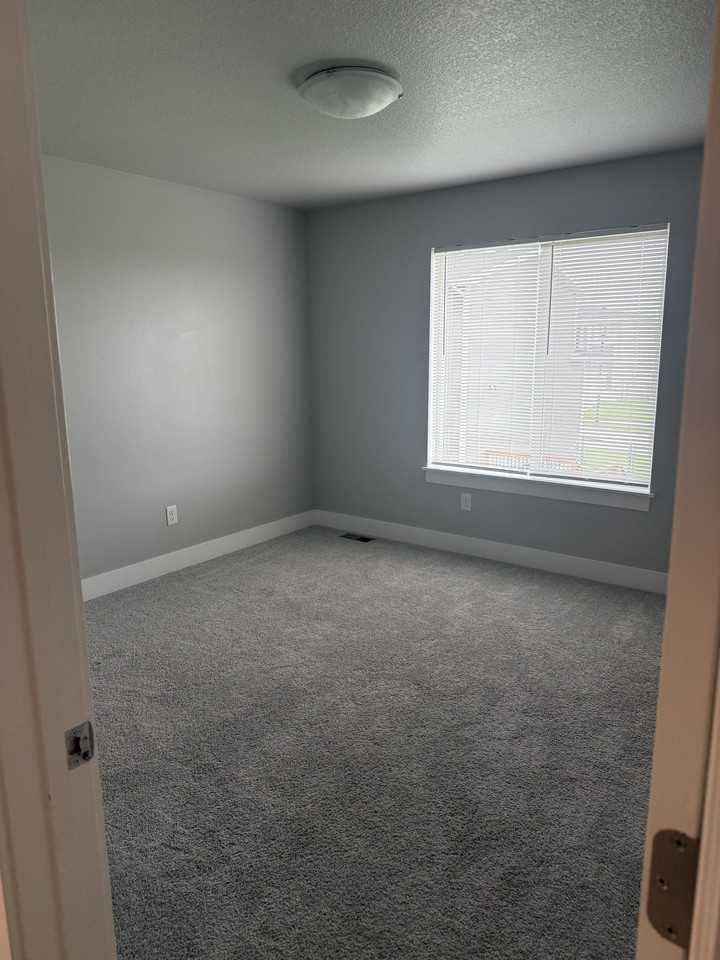 1504 Ne Polk Dr #1 - Photo 5 of 15
