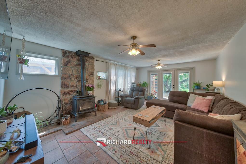 601 19th St #1 - Photo 2 of 4