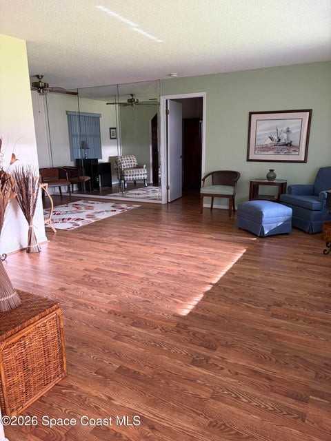 629 Ebony St #1 - Photo 3 of 10