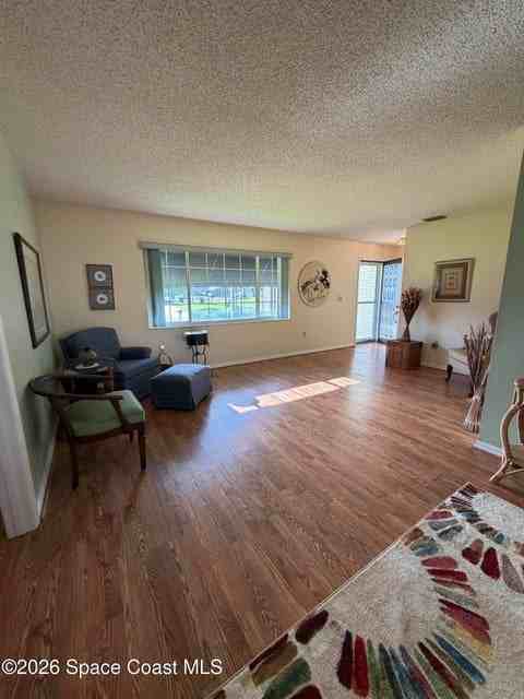 629 Ebony St #1 - Photo 4 of 10
