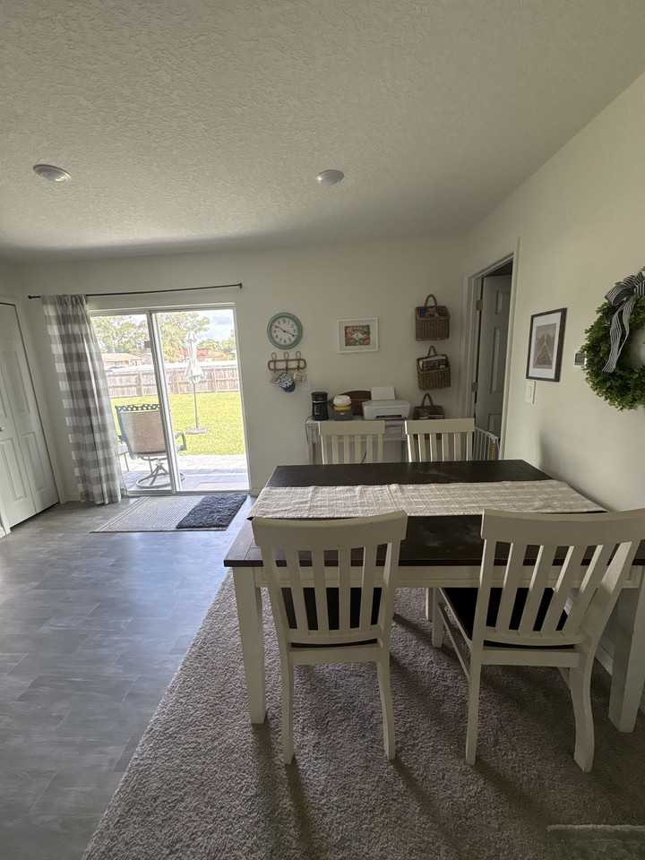1207 Waffle St Se #1 - Photo 5 of 8