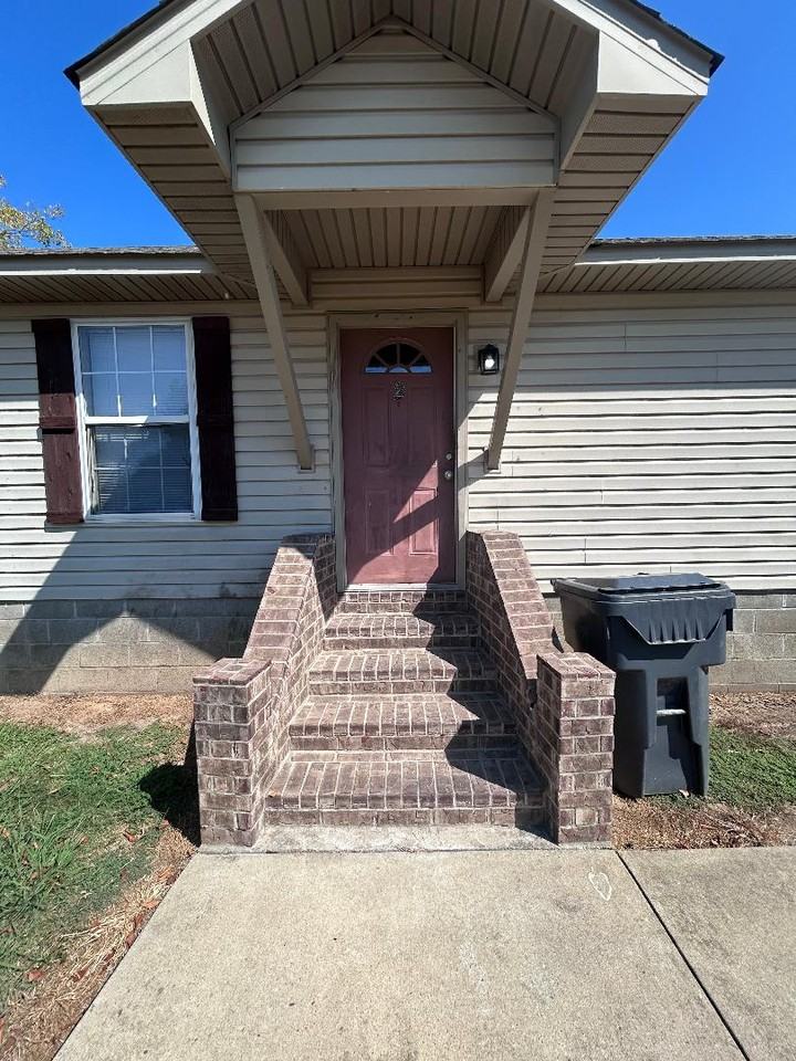 2414 Boydston St #B - Photo 2 of 10