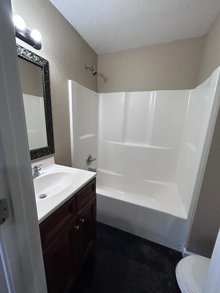2414 Boydston St #B - Photo 5 of 10