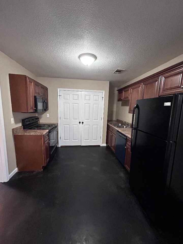 2414 Boydston St #B - Photo 7 of 10