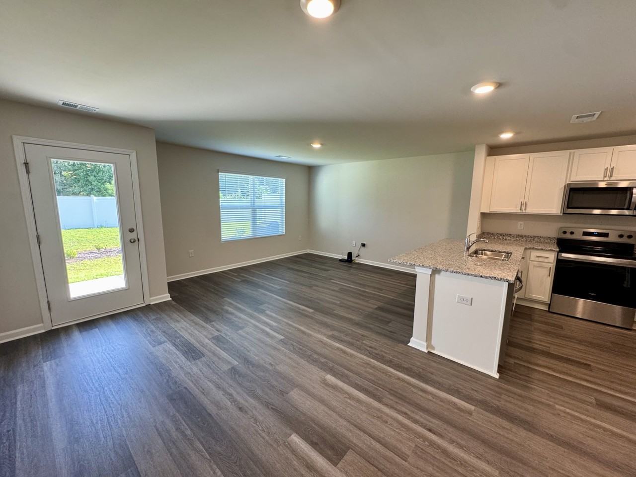 405 Gemstone Blvd - Photo 4 of 18