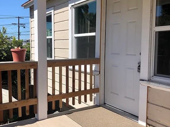 531 1/2 N Avenue - Photo 2 of 10