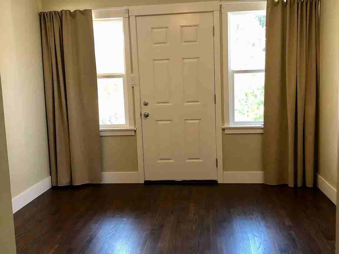 531 1/2 N Avenue - Photo 3 of 10