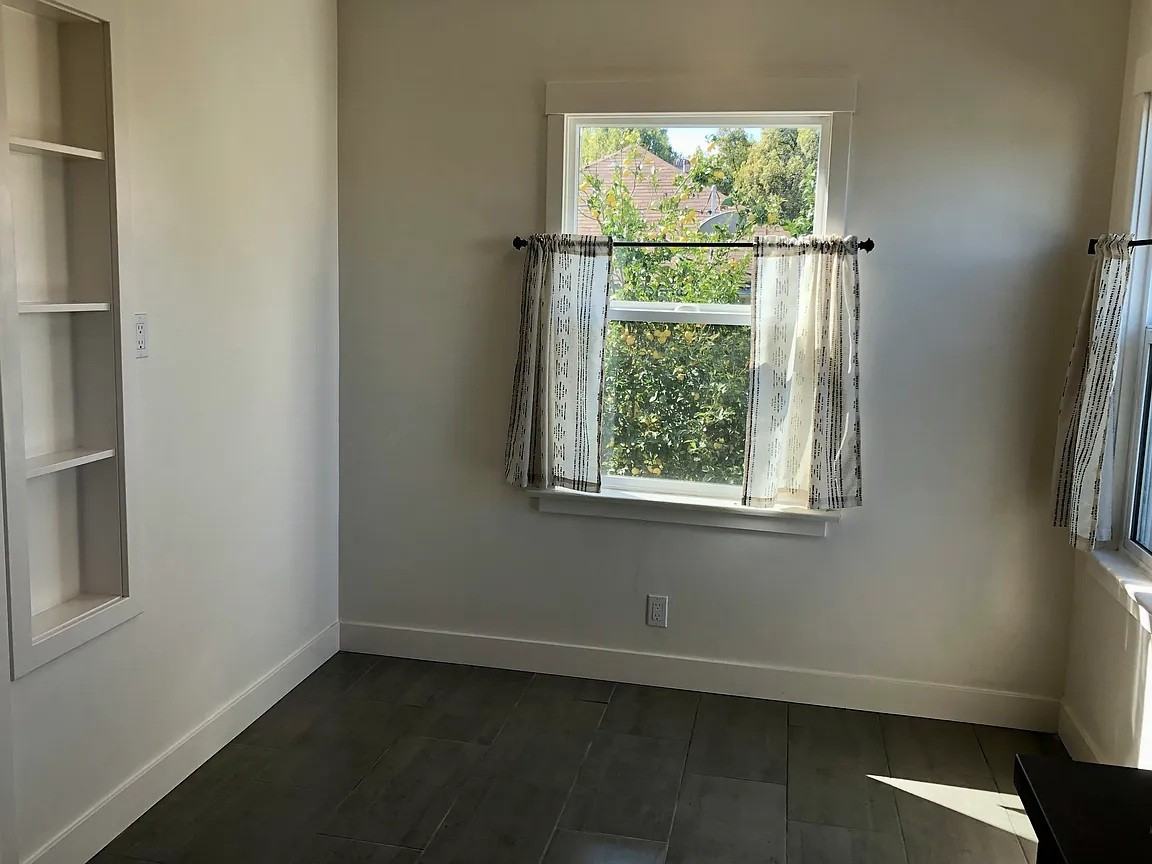 531 1/2 N Avenue - Photo 6 of 10