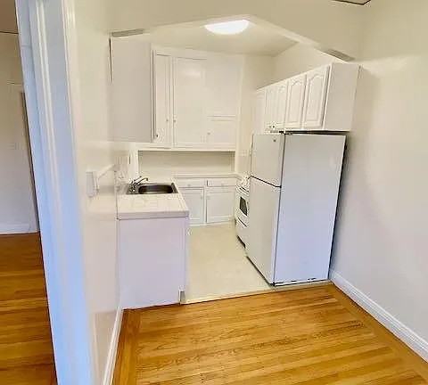 2715 Cabrillo St #208 - Photo 4 of 6