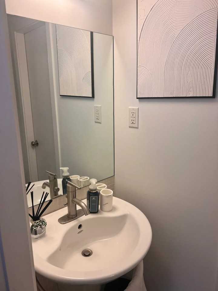 345 Harvard St #1F - Photo 4 of 10