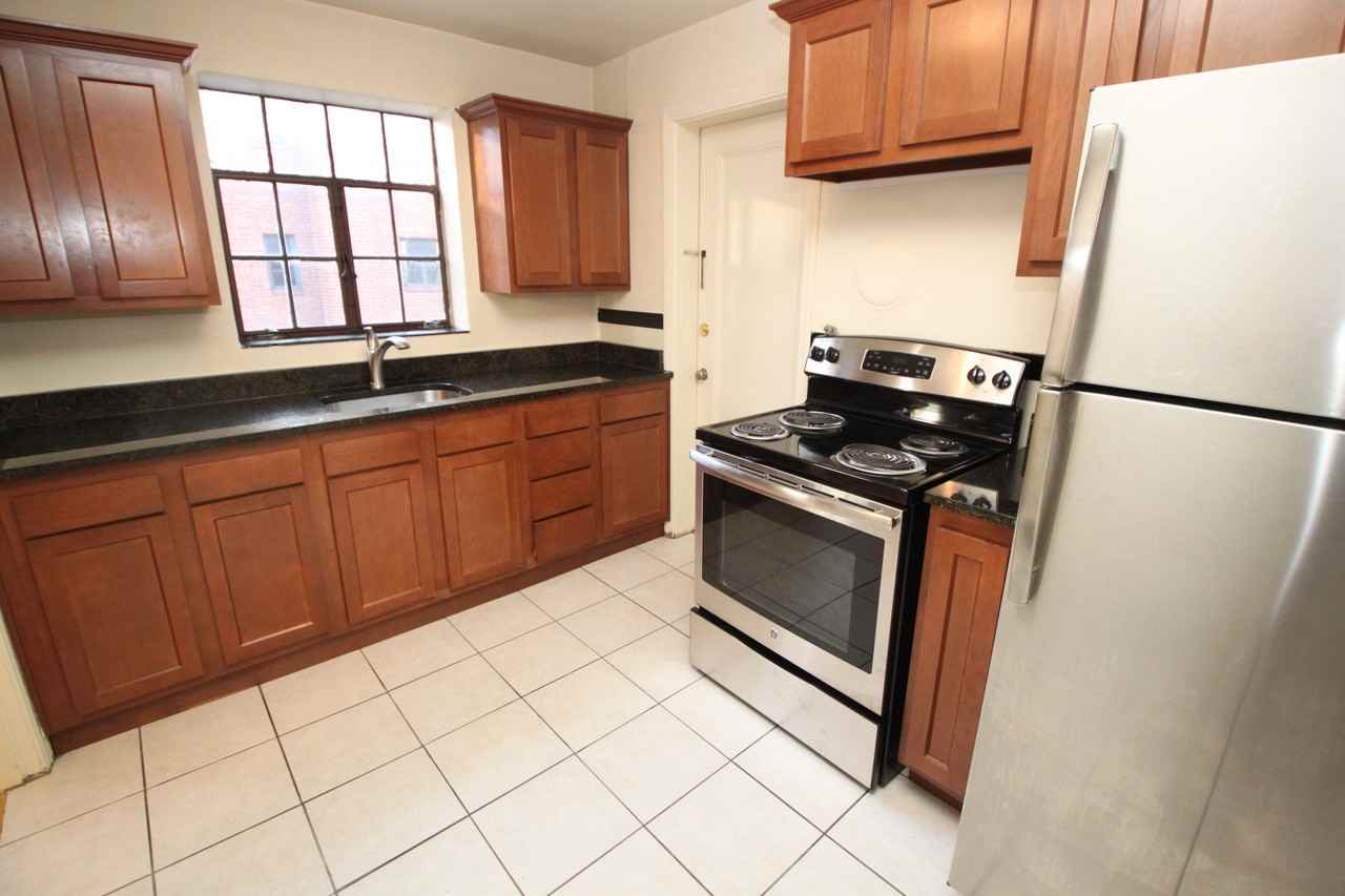 35 HAWLEY AVENUEAPT B-4 #B04 - Photo 4 of 14