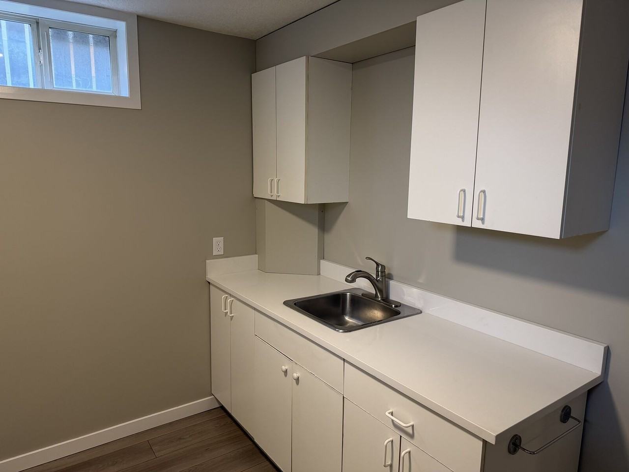 1507 42 St Se - Photo 3 of 3