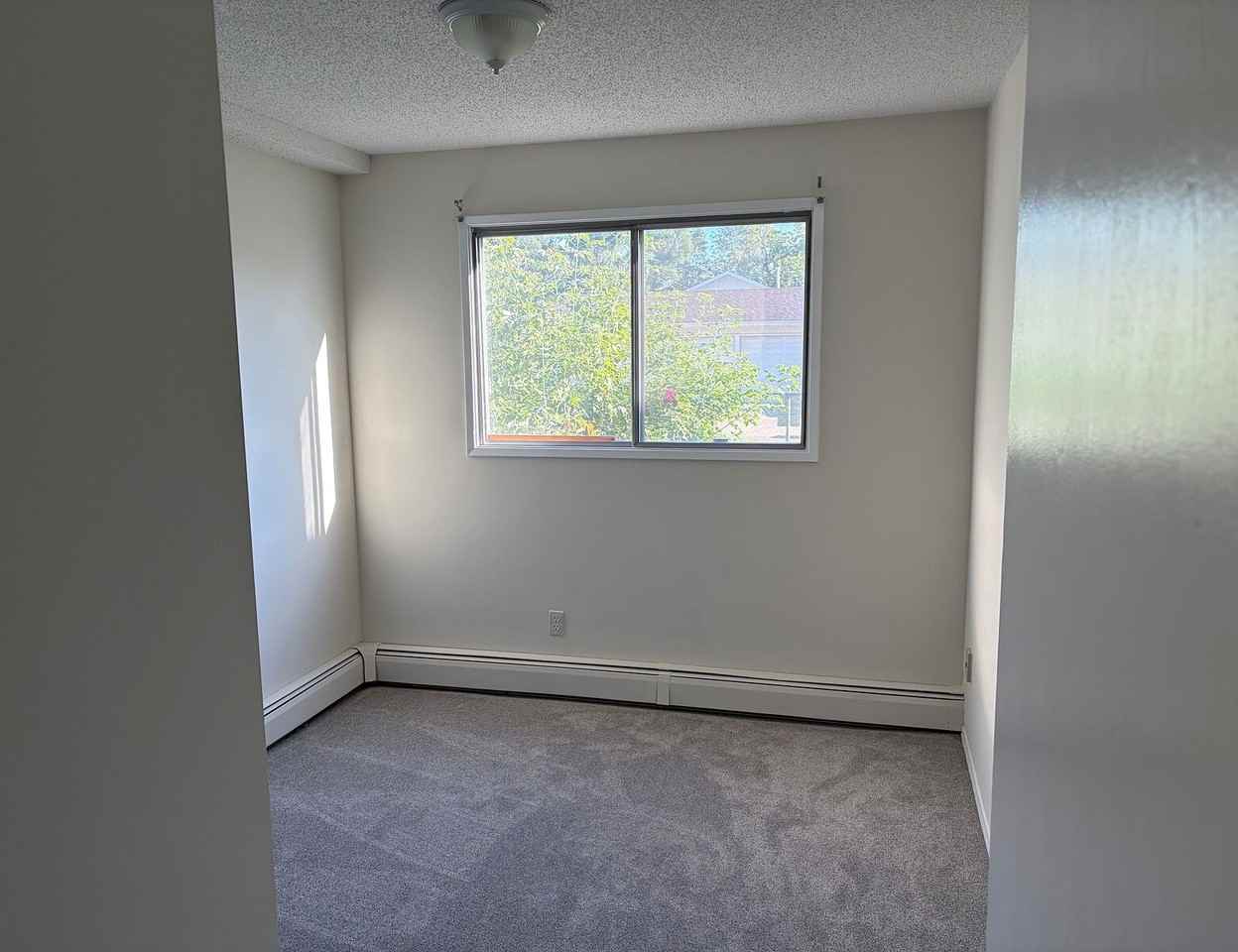 8951 84 Ave Nw - Photo 4 of 10