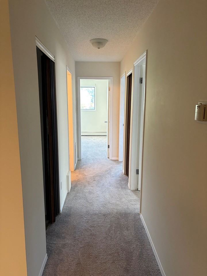 8951 84 Ave Nw - Photo 7 of 10