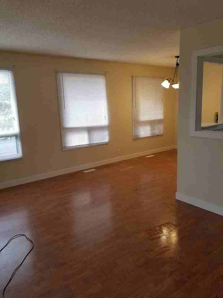 100 Bedford Dr Ne - Photo 2 of 9