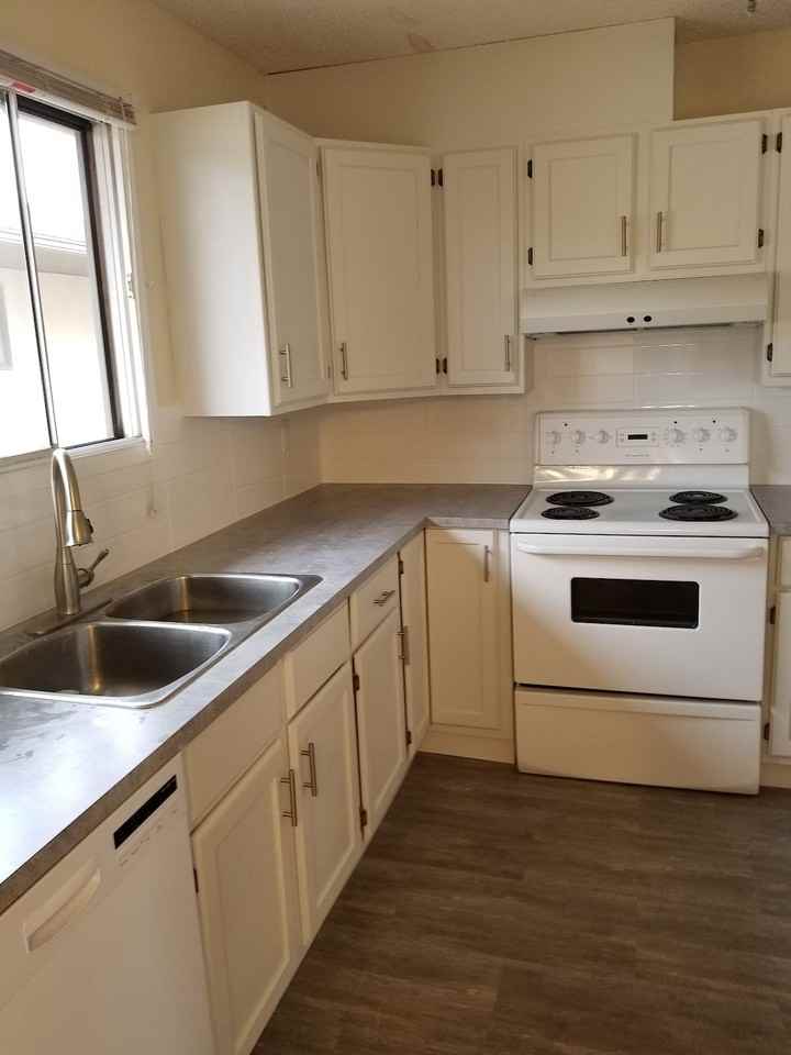 100 Bedford Dr Ne - Photo 4 of 9