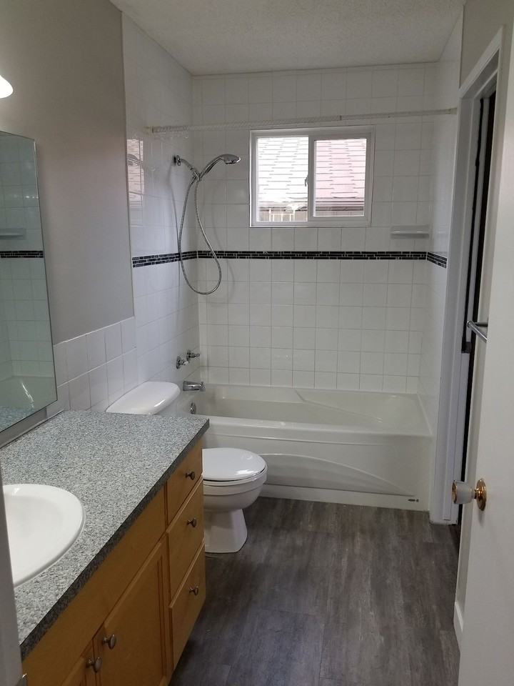 100 Bedford Dr Ne - Photo 6 of 9