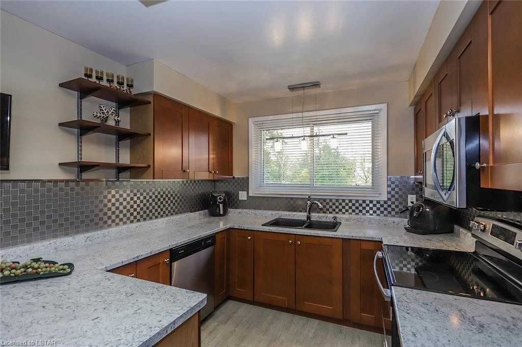 1460 Fairfax Court Townhouses - Photo 6 of 14