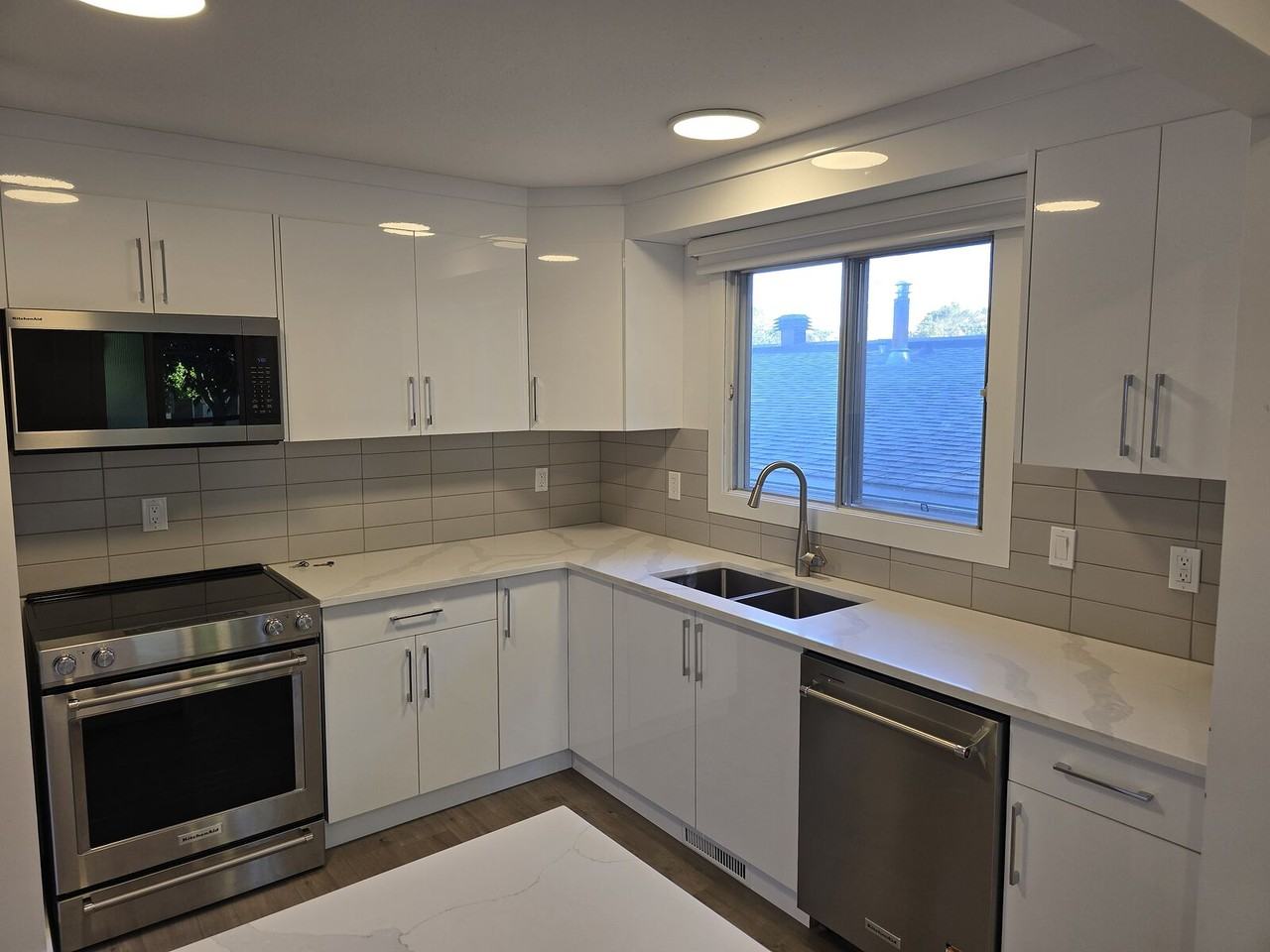 10425 77 St Nw - Photo 2 of 36