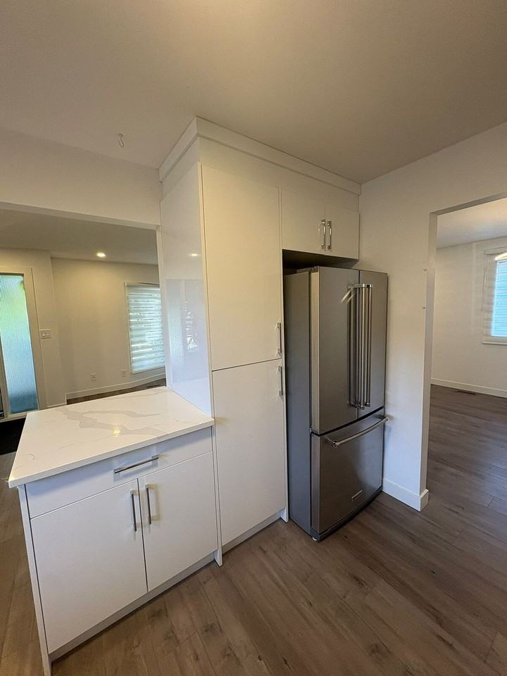 10425 77 St Nw - Photo 3 of 36