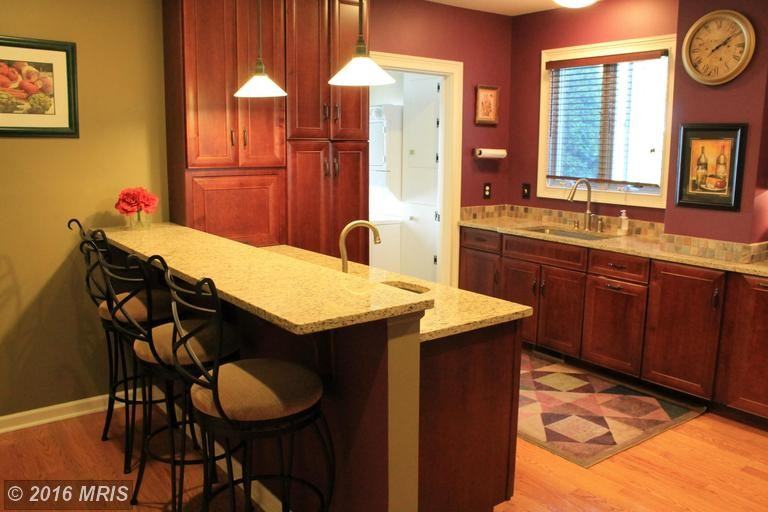 554 Aiken Ave - Photo 2 of 13