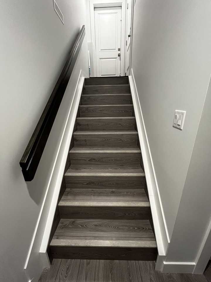 219 37 St Sw - Photo 4 of 5