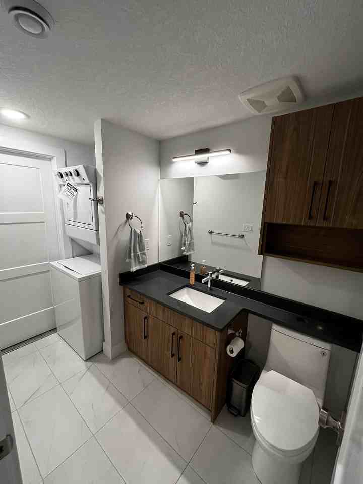 219 37 St Sw - Photo 5 of 5