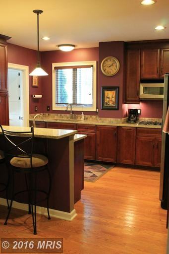 554 Aiken Ave - Photo 3 of 13