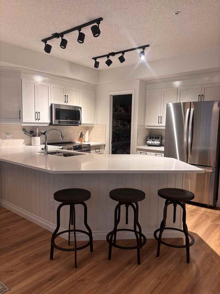 9811 The Landing Bldg C - Photo 6 of 16