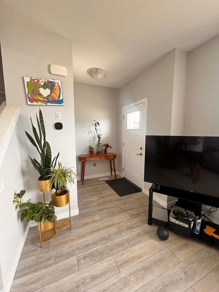 182 Chelsea Grove - Photo 2 of 10