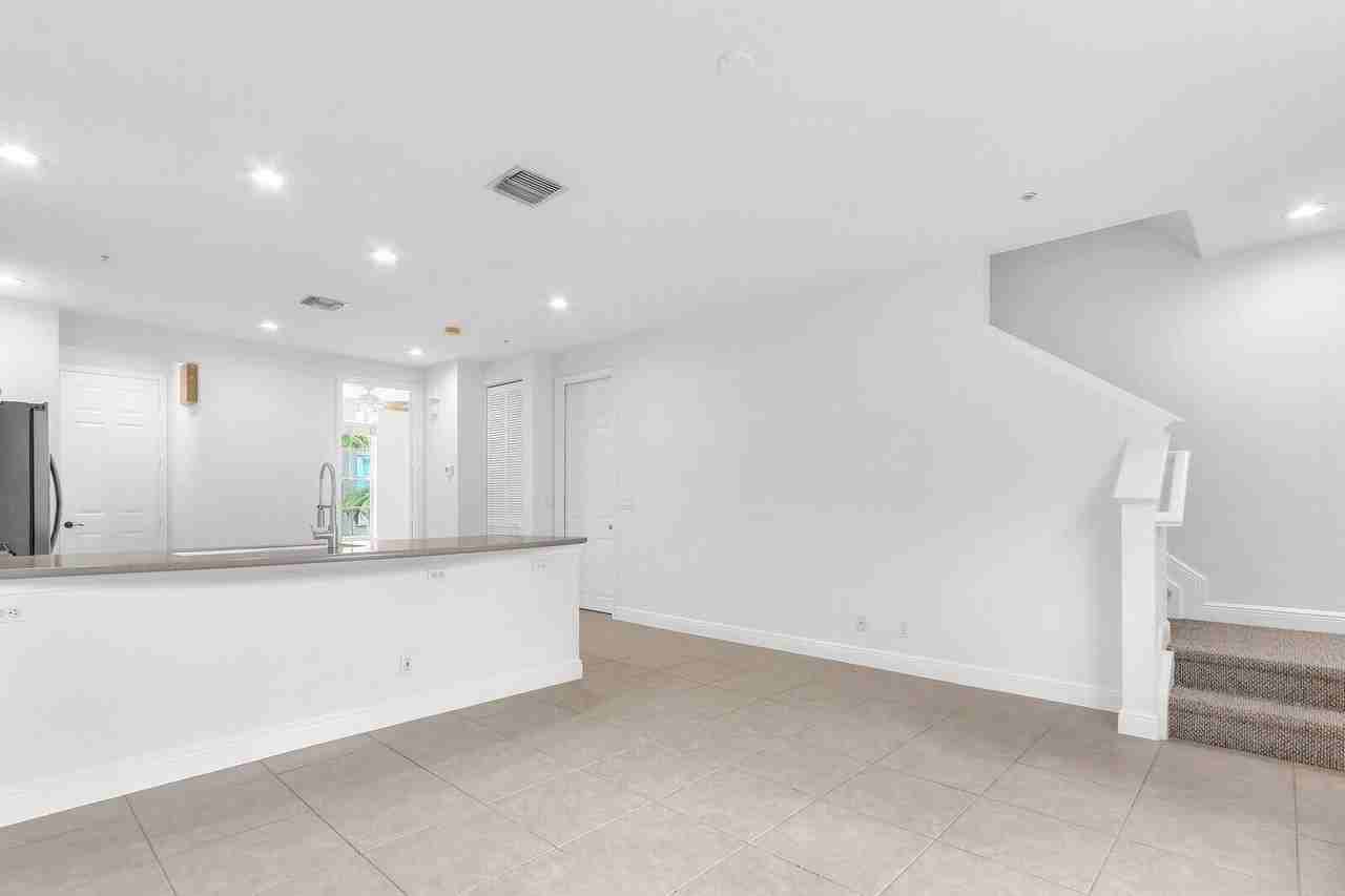 119 Osceola Ln - Photo 4 of 22
