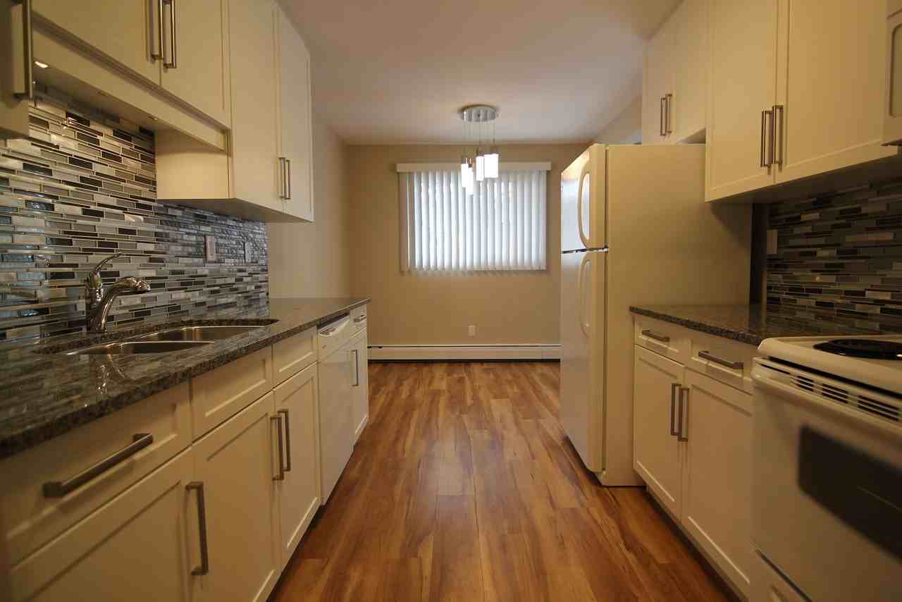 10714 - 10714 78 Ave Nw - Photo 3 of 15