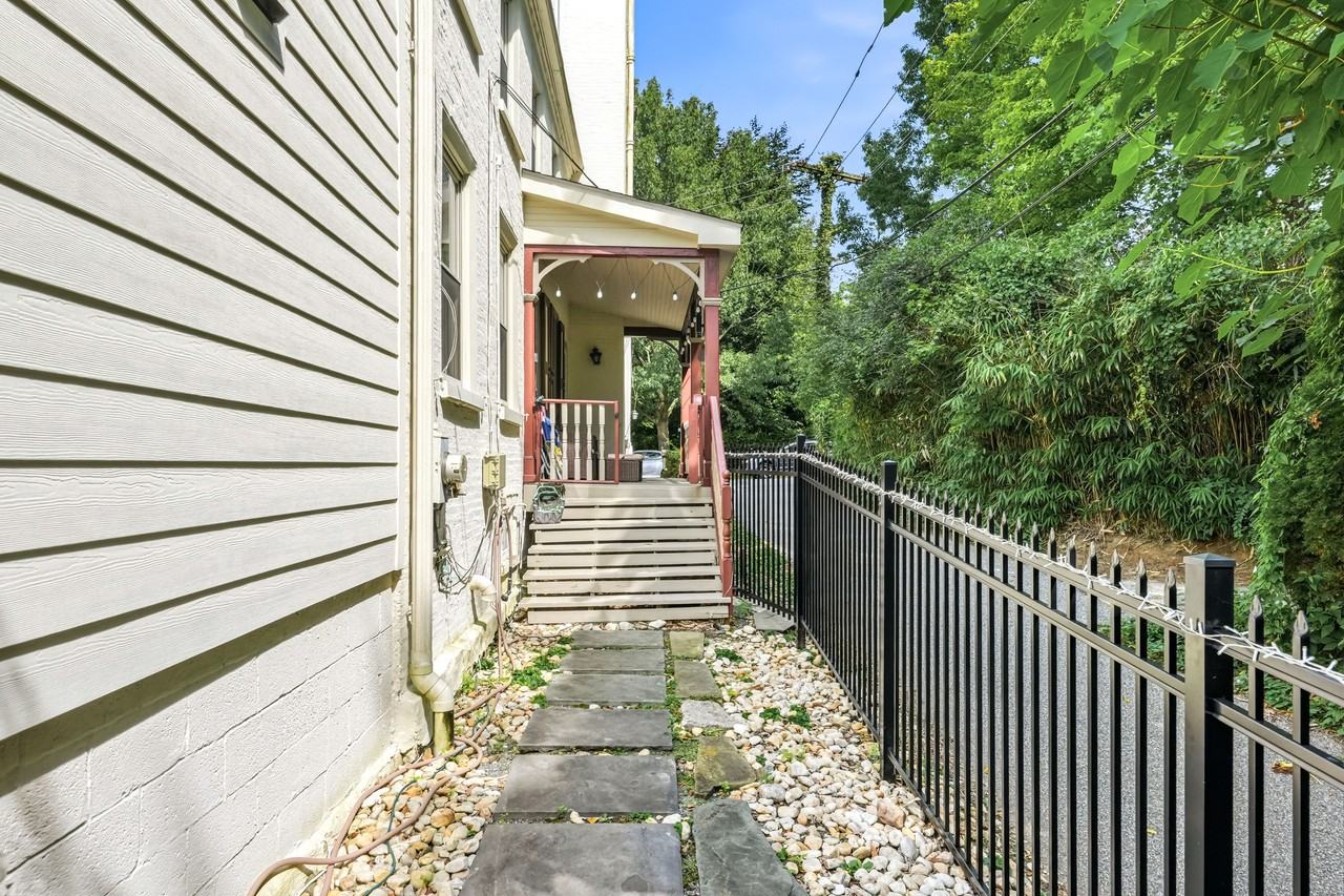 124 E Biddle St #1 - Photo 7 of 45