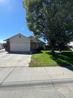 featured image of 935 Garrett St #1