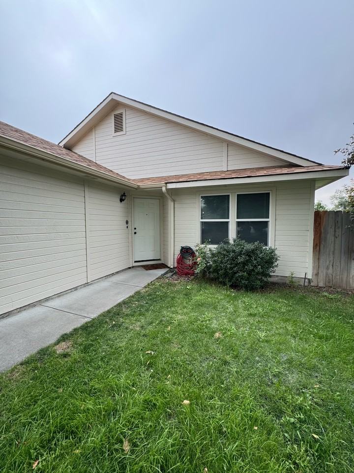 935 Garrett St #1 - Photo 2 of 29