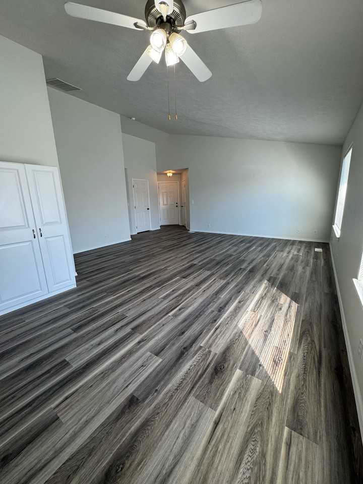 935 Garrett St #1 - Photo 3 of 29