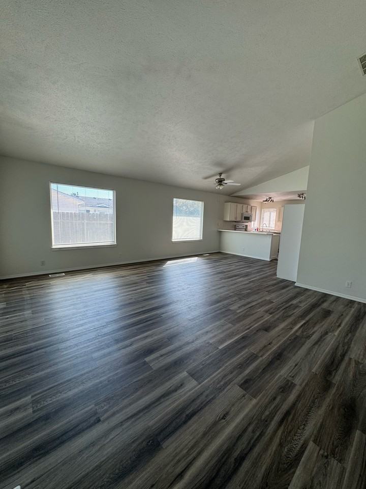 935 Garrett St #1 - Photo 4 of 29