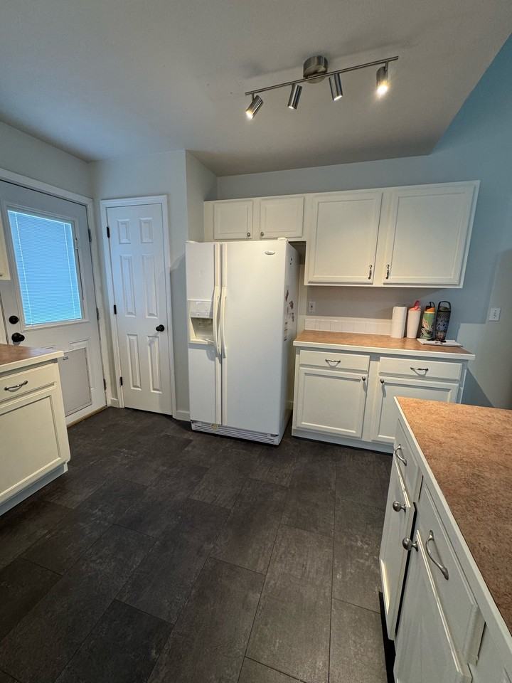 935 Garrett St #1 - Photo 5 of 29