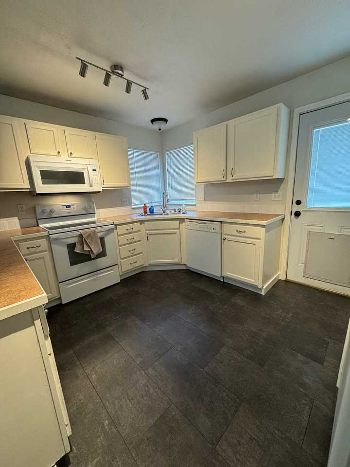 935 Garrett St #1 - Photo 6 of 29