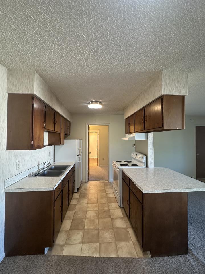 702 Avenue E #11 - Photo 4 of 9