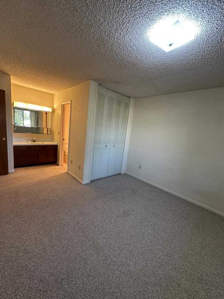 702 Avenue E #11 - Photo 7 of 9