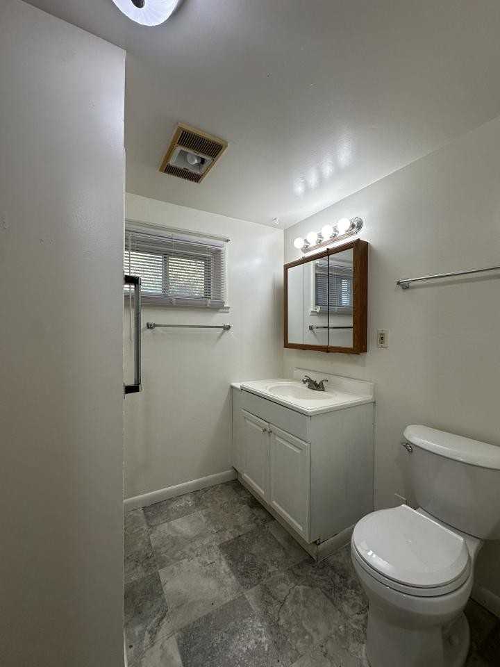 844 1/2 Parkhill Dr #1-2 - Photo 7 of 7