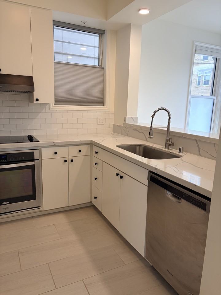 1438 Filbert St #101 - Photo 5 of 12