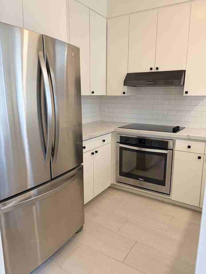 1438 Filbert St #101 - Photo 6 of 12