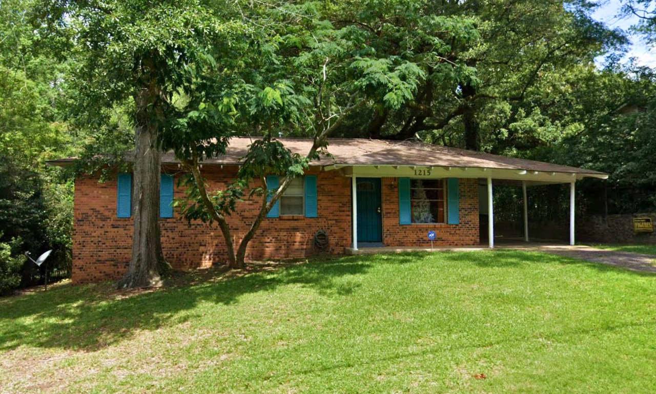 1215 Oak Lane Cir N