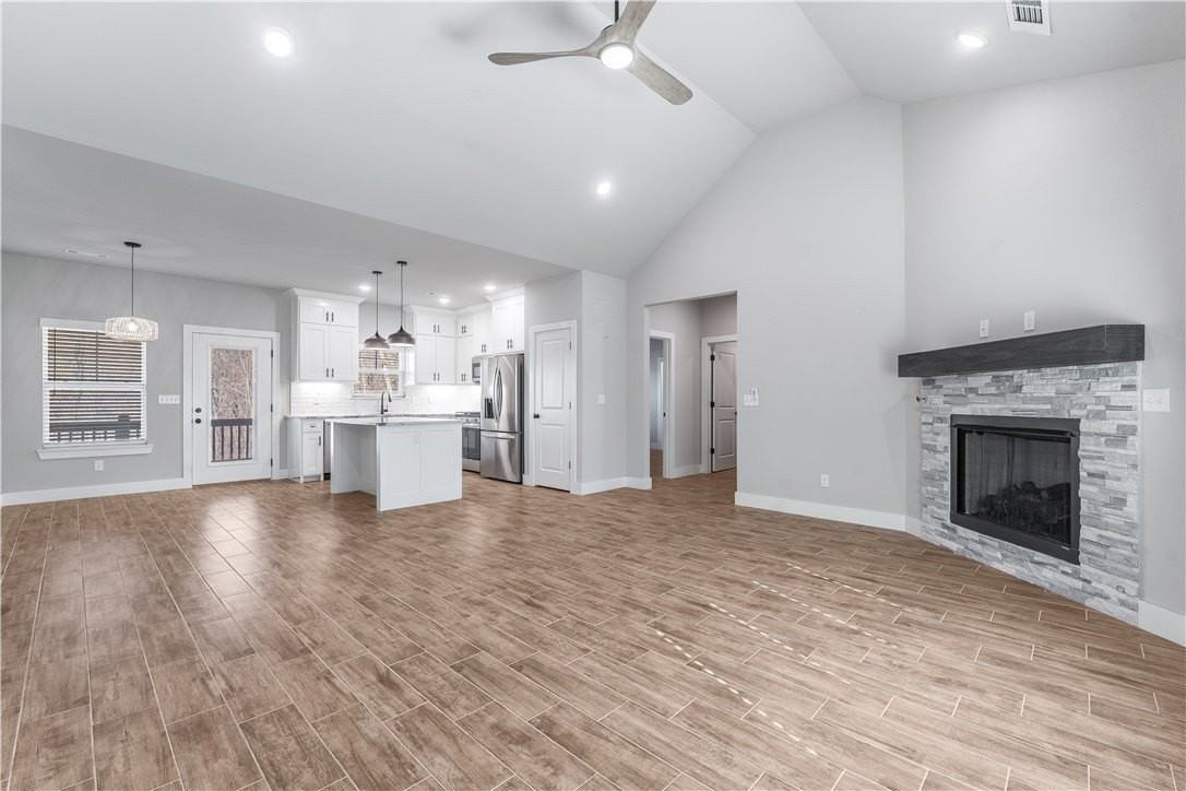 25 Gainsford Dr - Photo 3 of 21