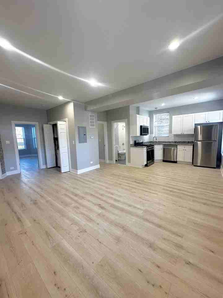 4235 W Potomac Ave - Photo 2 of 6