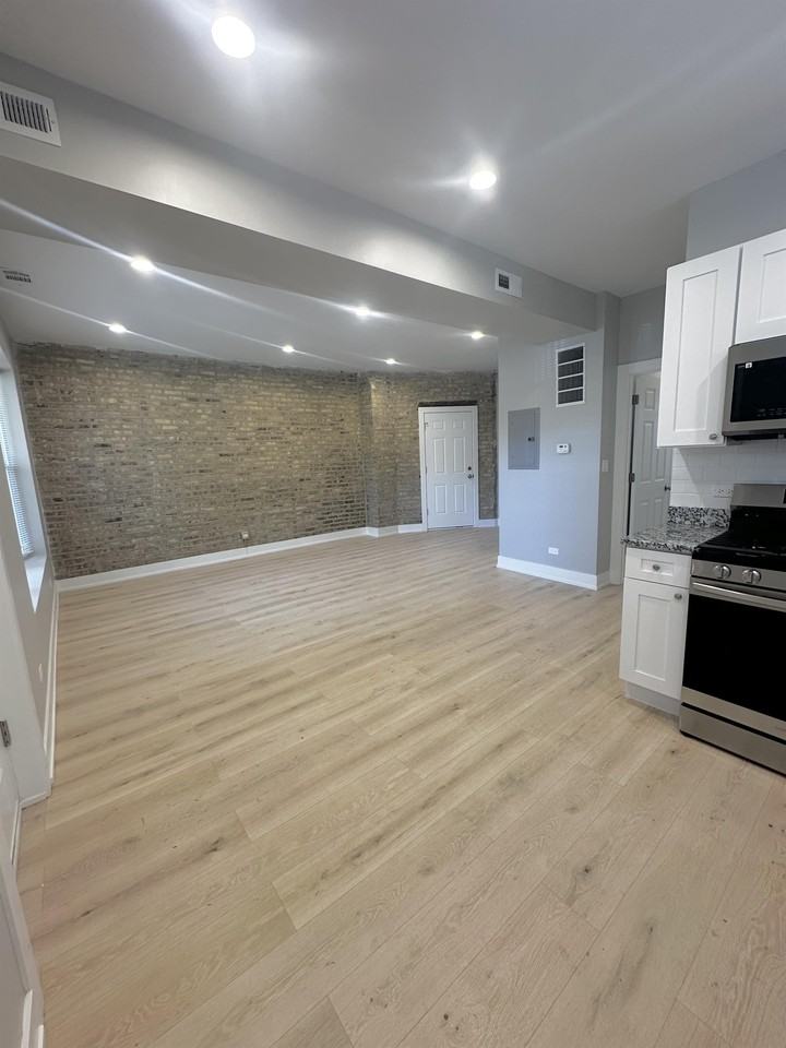 4235 W Potomac Ave - Photo 3 of 6