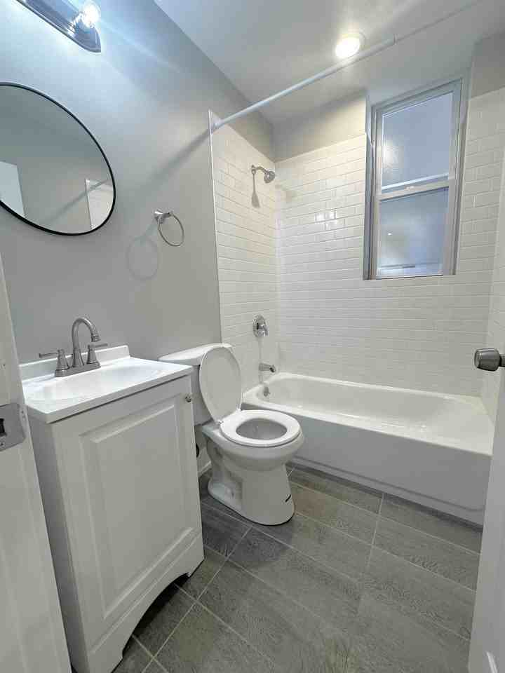 4235 W Potomac Ave - Photo 4 of 6